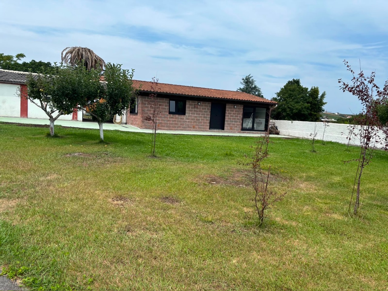 Casa del alojamiento Ducado de Cantabria en Soto de la Marina, Cantabria, con jardín y prados verdes